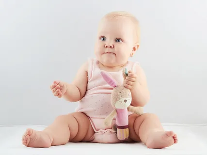 https://www.zastavki.com/pictures/originals/2019People___Children_Funny_baby_with_a_toy_sits_on_a_gray_background_135573_.jpg