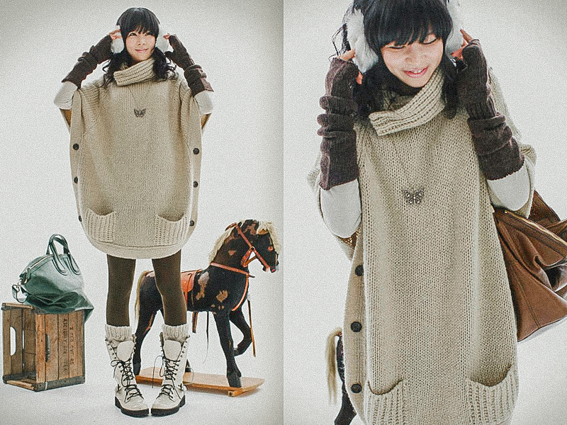 Вязаная безрукавка с воротником и карманами, на пуговицах