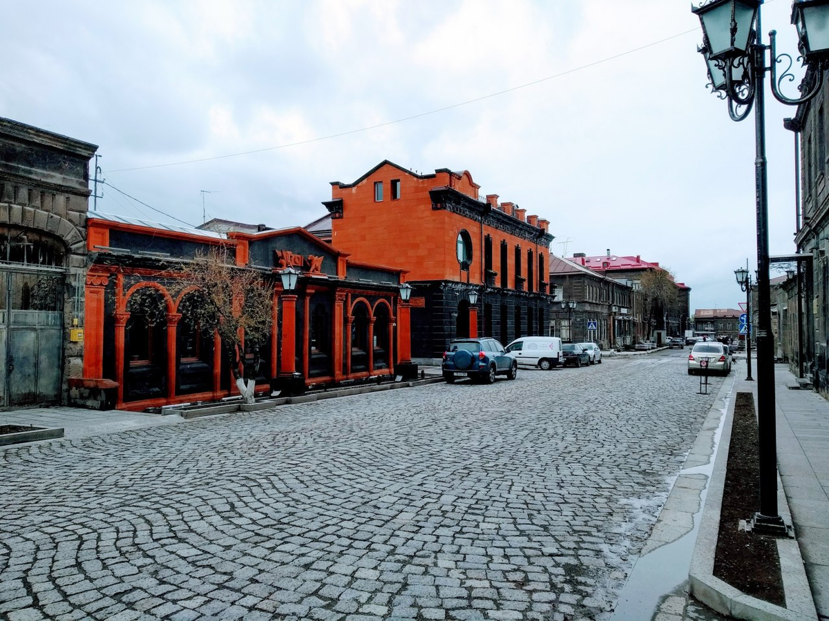 гюмри тбилиси такси. черная крепость гюмри армения. дорога гюмри тбилиси. улочки еревана. площадь республики ереван зимой.