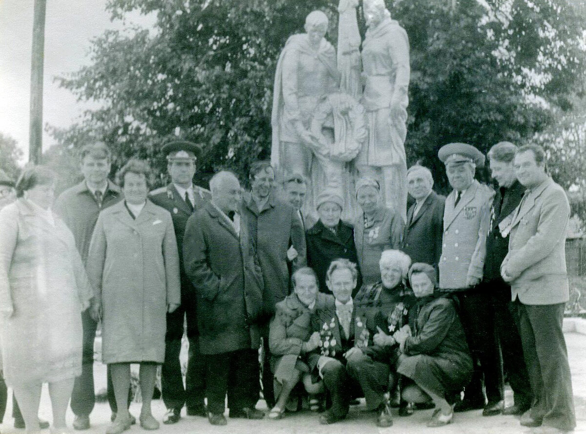 Ноябрь 1981 года 40-летие битвы за Москву
Из дневника старшины медицинской службы Веры Ивановны Катаевой фельдшера и комсорга второго дивизиона 575 артполка 108 стрелковой ордена Ленина, Краснознаменной, Бобруйской дивизии на войне Вера Маврина.