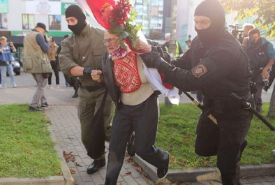 Фашисты тащат "патриота Беларуси"