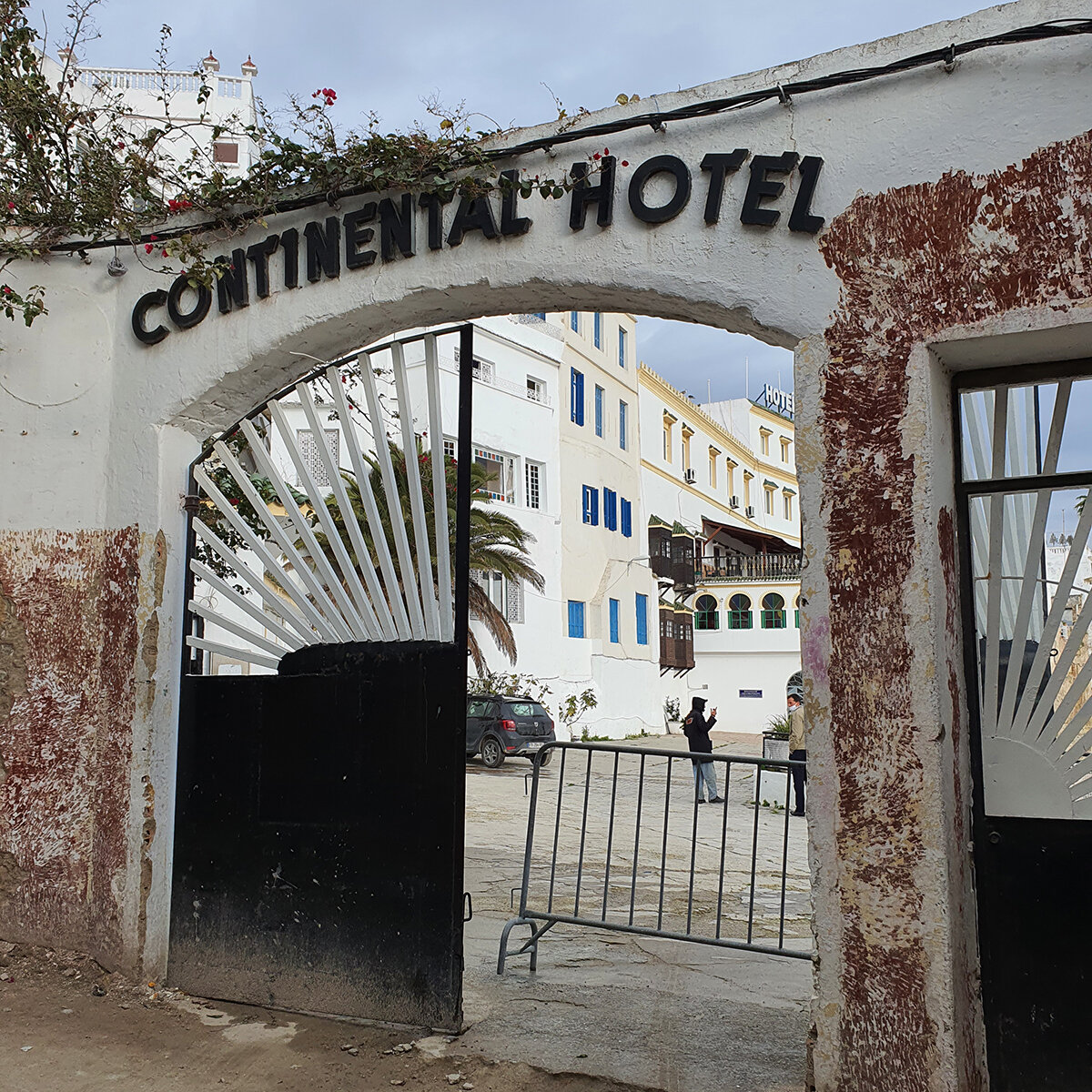 Танжер - портовый город, всего в 30 км от него через Гибралтарский пролив начинается Европа.