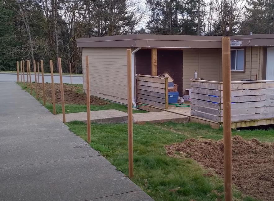 Вот так выглядят выровненные забитые столбики