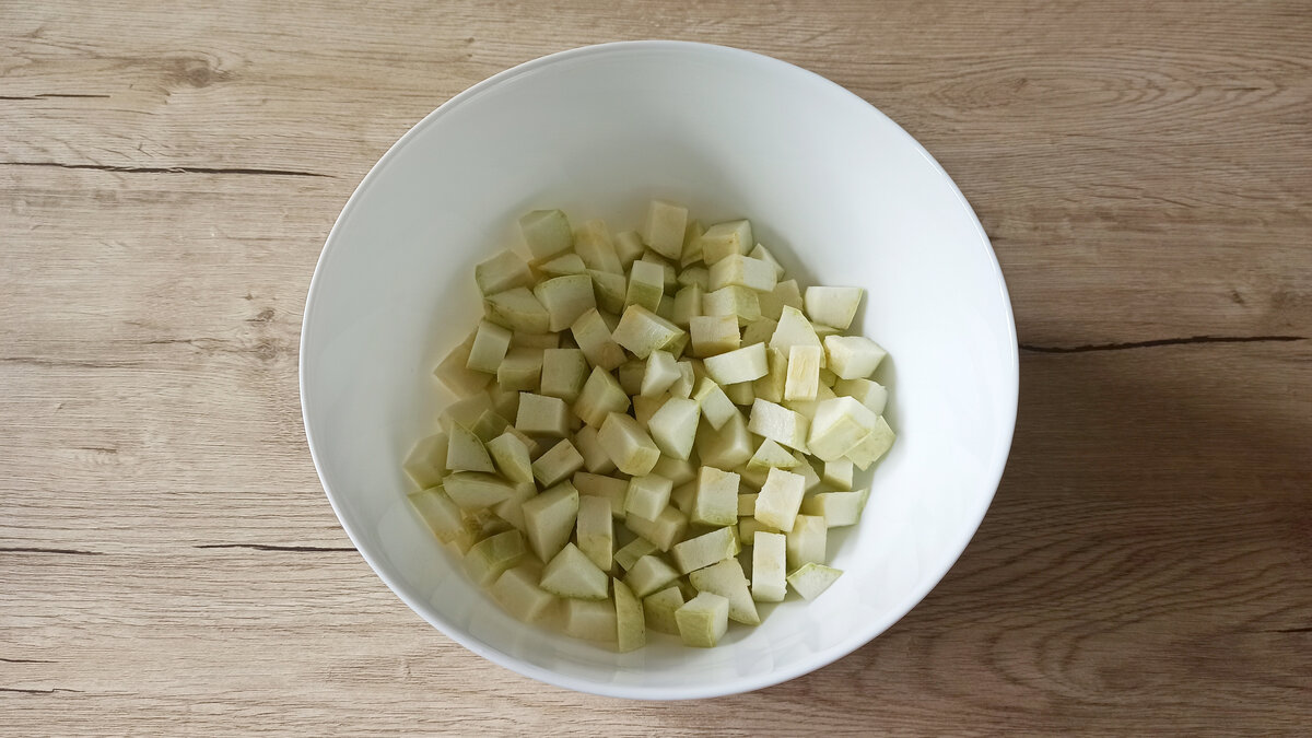 Теплый салат из кабачков, помидоров и брынзы: готовим вкусное и простое  летнее блюдо из сезонных овощей | Еда на каждый день | Дзен