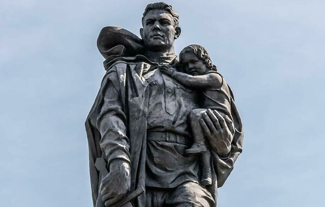 Памятник русскому солдату в германии фото