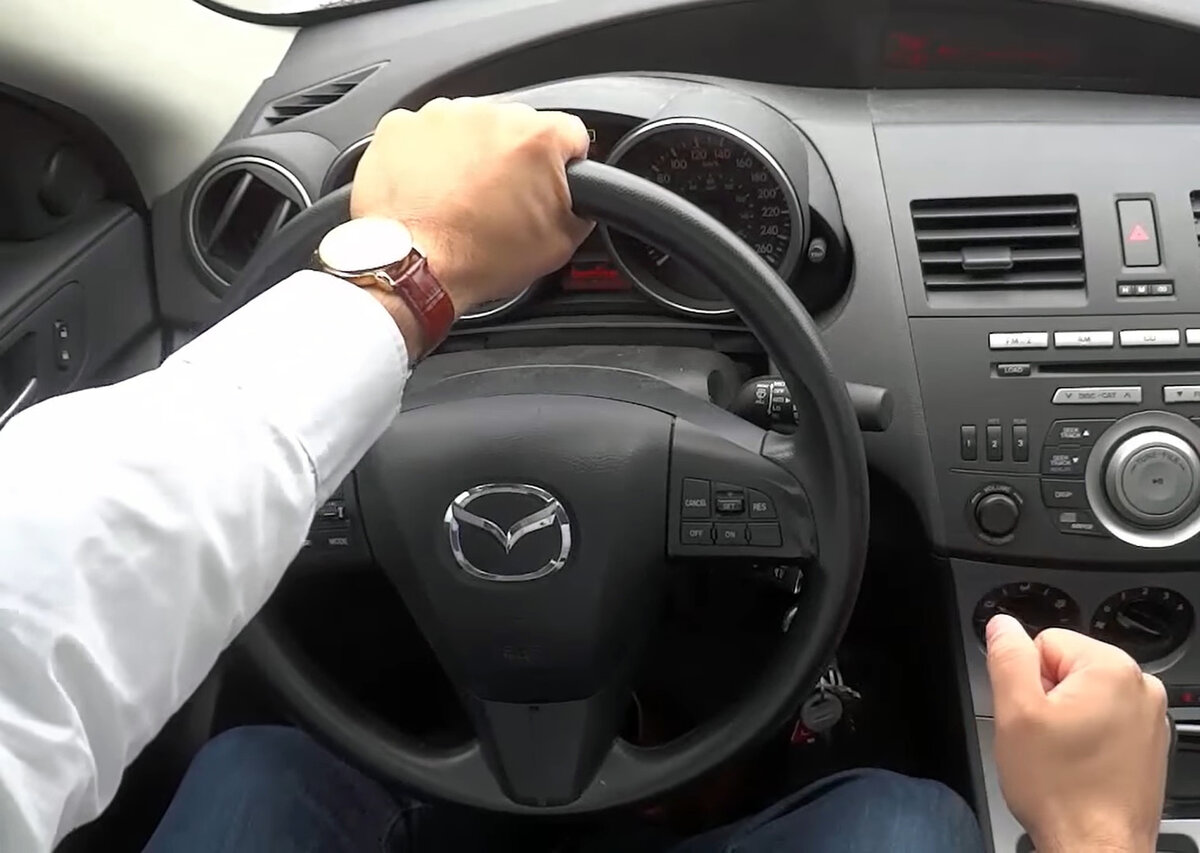 Правильное положение рук на руле – одна из основ безопасного движения.-2