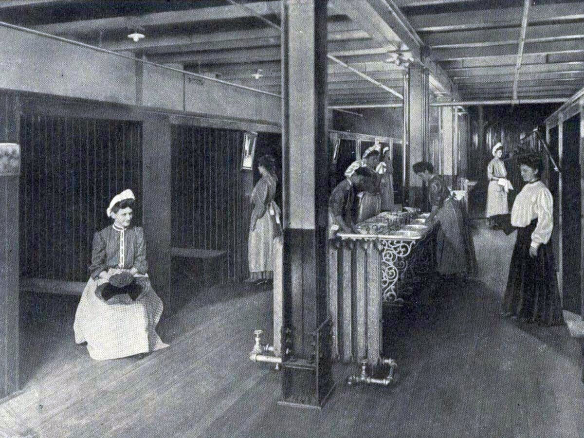 Внутри первого дамского общественного туалета в Лондоне