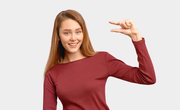 Вот настолько тонкой! (https://st3.depositphotos.com/11585374/33440/i/600/depositphotos_334403554-stock-photo-pretty-girl-shows-gesture-little.jpg)