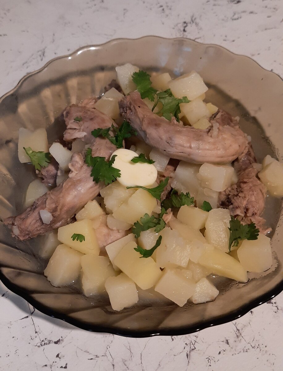 Этот рецепт пришёл к нам в семью в 90е годы, когда небыло ни продуктов, ни денег. Готовится быстро и просто.