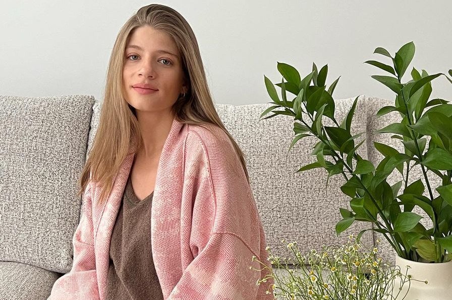     «Тело потеряло прежний тонус»: Саша Новикова рассказала об изменении фигуры после родов