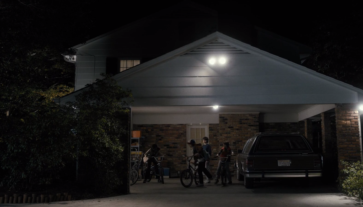 «Очень странные дела», 1 сезон