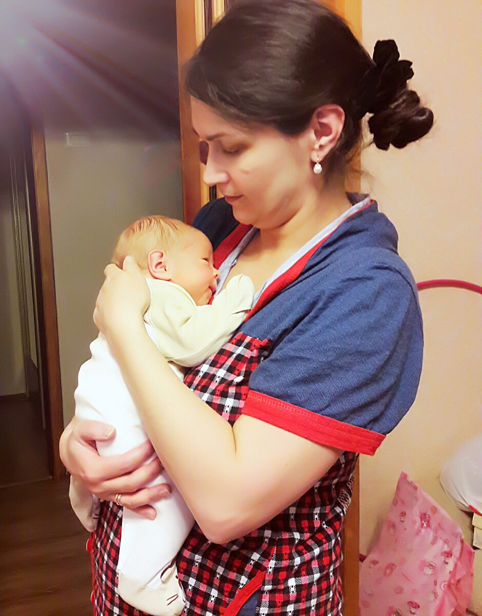 Для справки: в реальной жизни врачи  спят, едят, воспитывают детей и иногда болеют. Даже в декретном отпуске раньше я не отключала телефон. До определённого случая