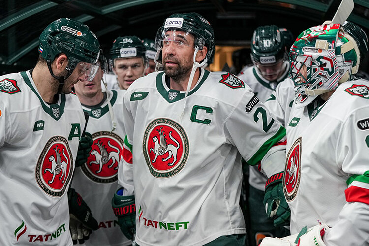    В Казани сегодня больше хоккейный праздник, пусть и повод для него полон светлой печали — свой прощальный матч в «Татнефть Арене» проведет Данис Зарипов Фото: ak-bars.ru