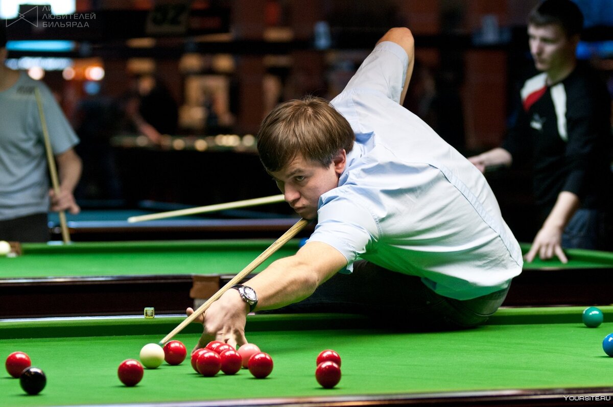 Что это играет. Кирилл Ломакин. Кирилл Ломакин бильярд. Игра Snooker бильярд Snooker. Павел Шкутов бильярд