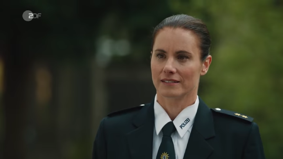 Кадр из сериала.