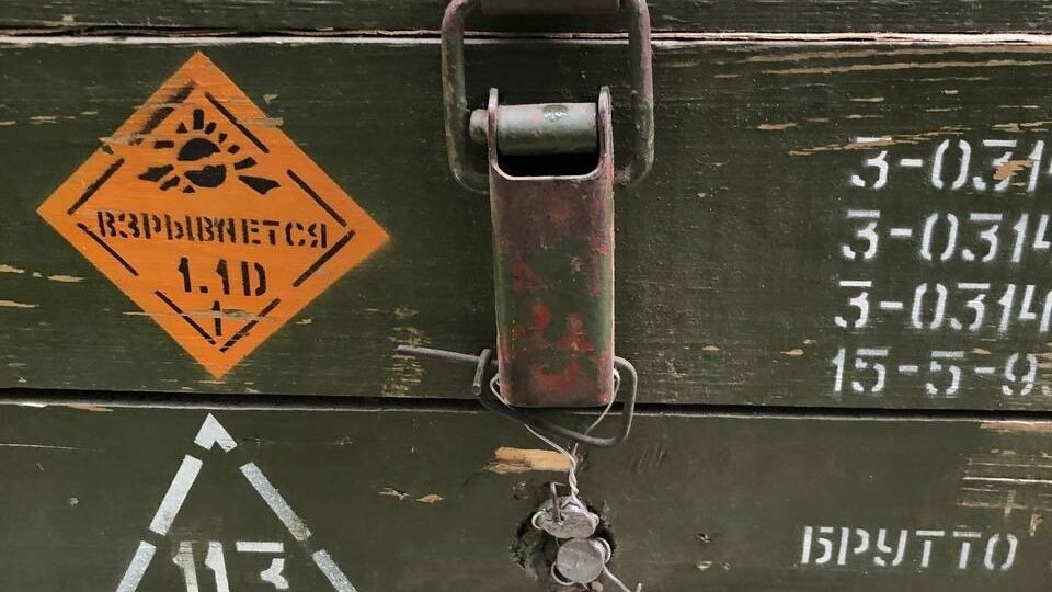     Сотрудники УФСБ России по Красноярскому краю задержали двух мужчин, которые собирались взорвать станции связи в ЗАТО Зеленогорск. Ими оказались жители Канска и Зеленогорска, сейчас они арестованы