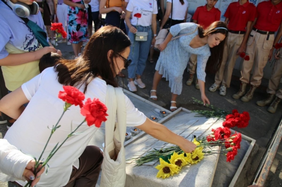    В Астрахани почтили память погибших в результате теракта на Кировском рынке
