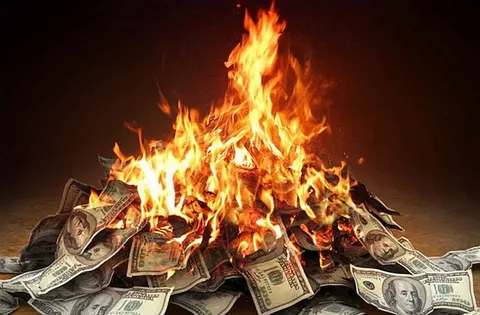 Ближайшее будущее доллара.                                                                                                      Доллар уже даже не стоит той бумаги на которой он напечатан.