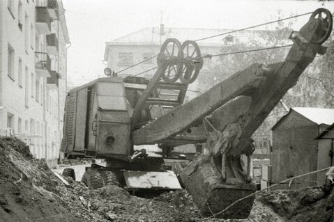     Там, где трактор не пройдет: как работал и чем удивляет колесный экскаватор из 1960-х