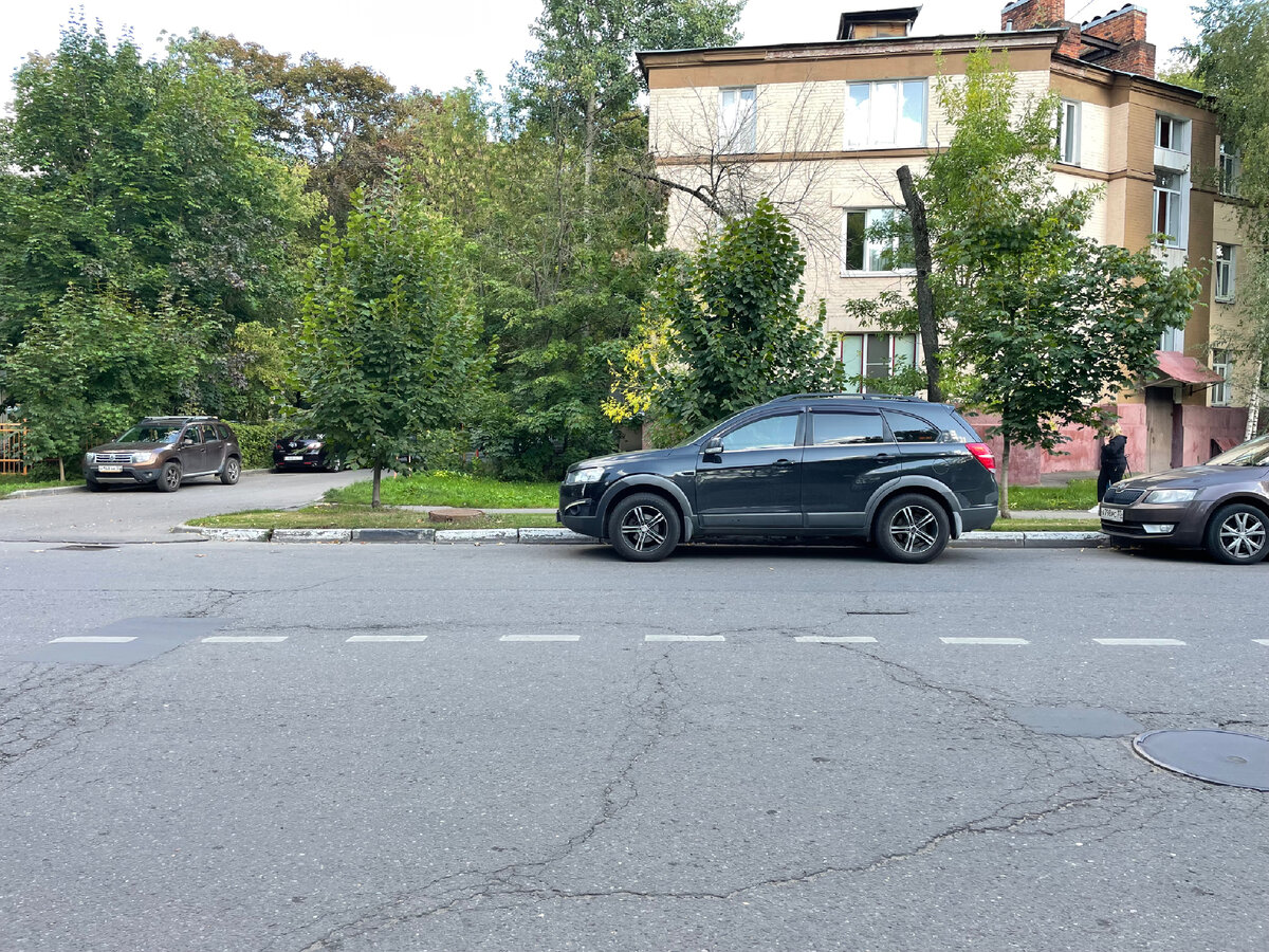 Фото № 1. Стоянка якобы ближе 5 метров перед пересечением проезжих частей