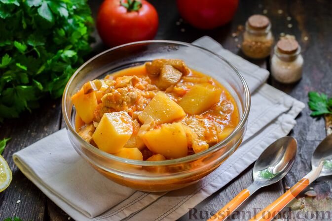 куриное филе, баклажан, картофель, капуста белокочанная, перец сладкий, помидоры, лук репчатый, морковь, чеснок, томат-паста, соль, перец чёрный молотый, вода, масло растительное