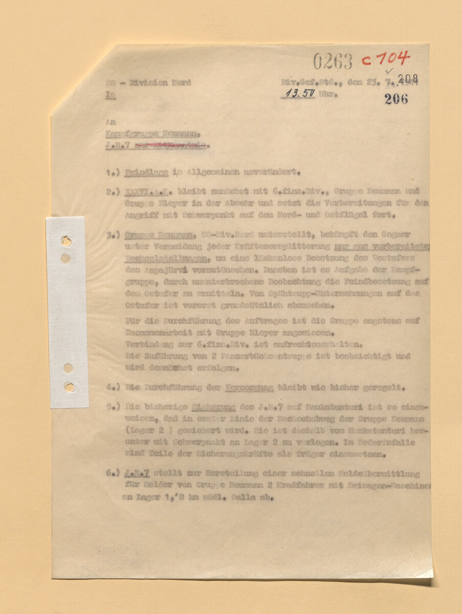 Интересно в п. 8b про снабжение группы Нойманн: По возможности подвозить в группу товары из войсковых лавок, а именно: на 1 человека - 30 сигарет и 5 сигар; на 1 человека - 3 лимона; на 1 человека - 1 мыло; на 1 человека - 1 пузырёк антимоскитной жидкости; 80 москитных сеток; на 5 человек - 1 бутылку фруктового сока; на 1 человека - 1 примус. Особое внимание уделять незамедлительной доставке почты.