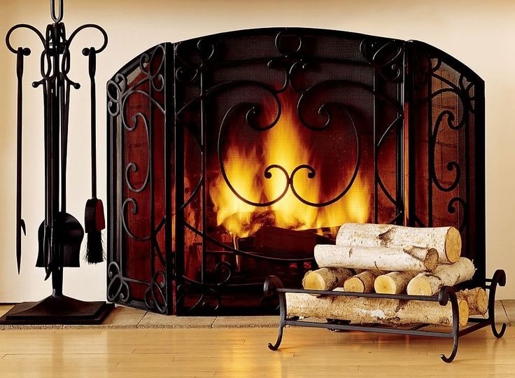 Каминные Наборы и Дровницы: Искусство и Уют в Вашем Доме