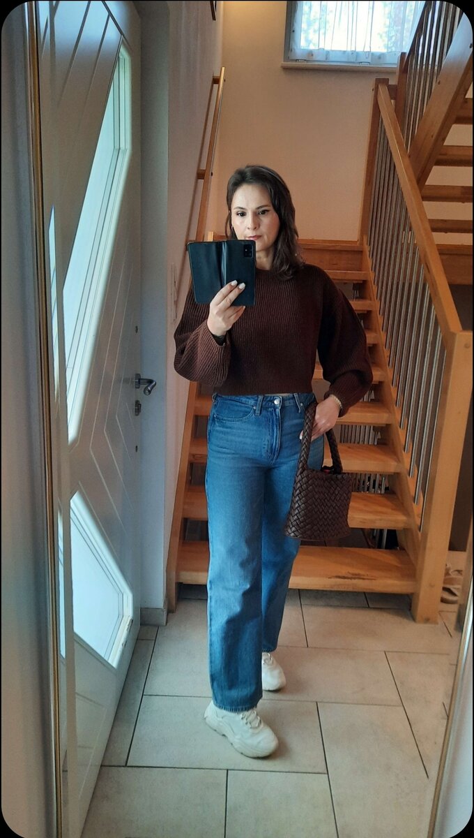 Угадайте, в каком магазине я купила этот свитер)