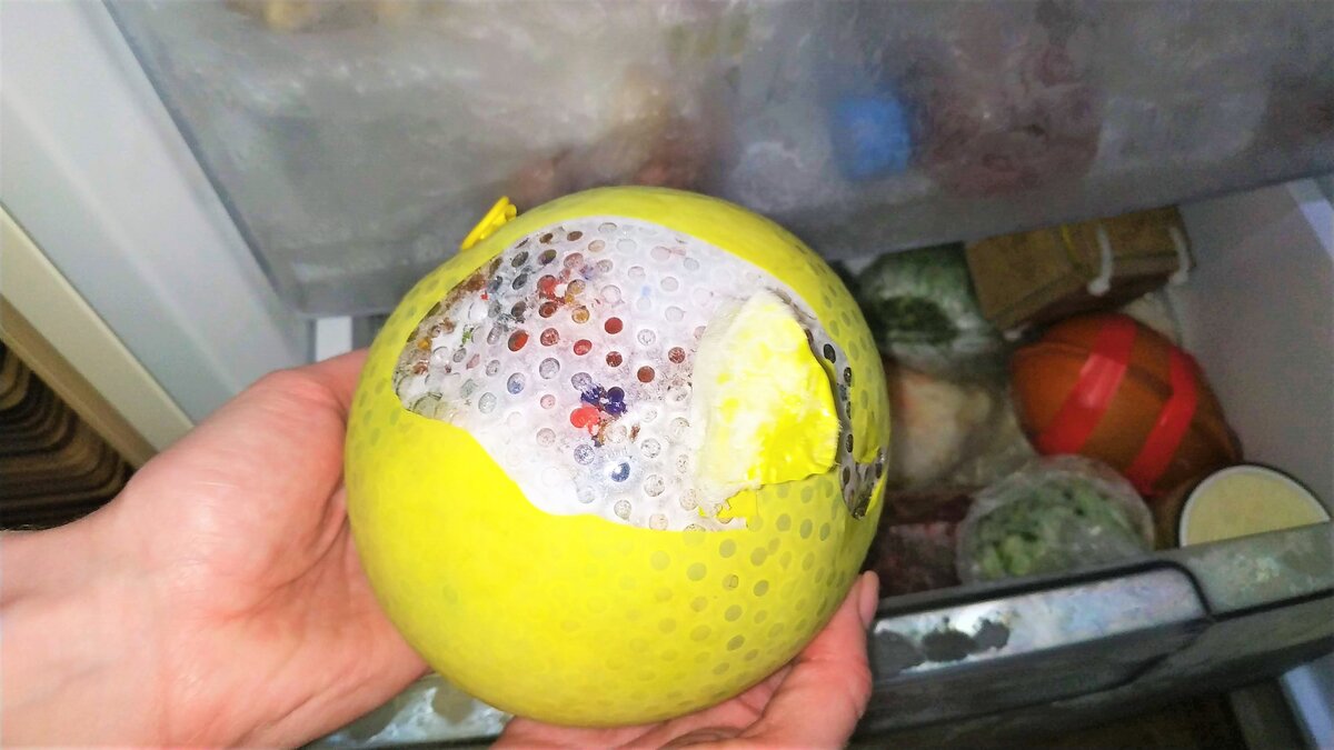 Треснул шар антистресс.