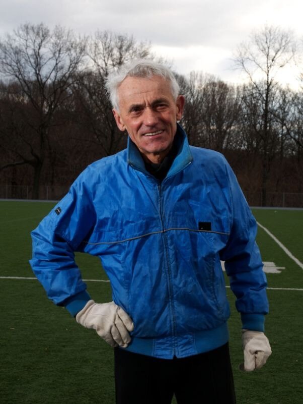 Витольд Бялокур - тренер школы имени себя.