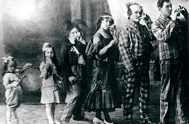 (Янина крайняя слева)