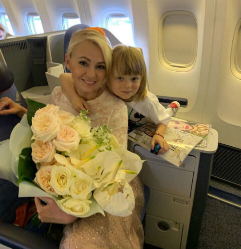 Яна Рудковская со своим сыном Сашей