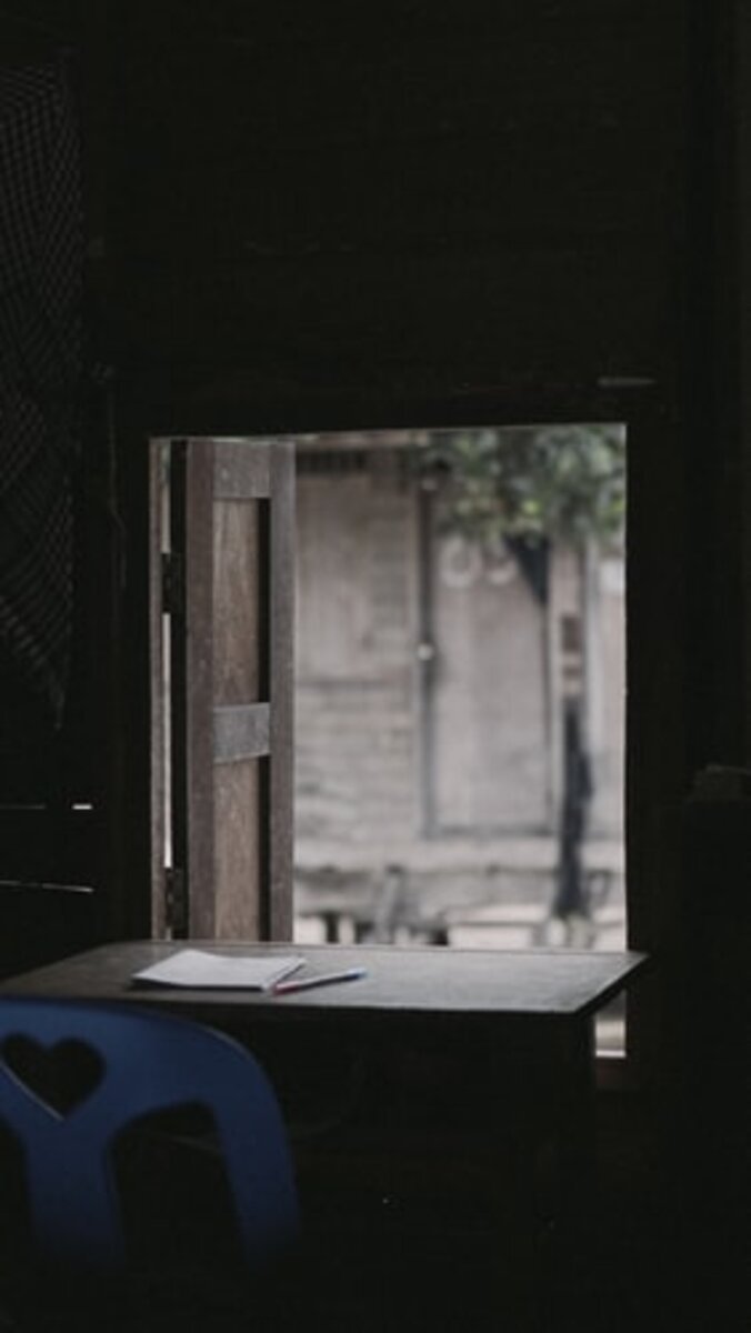 https://images.unsplash.com/photo-1561112504-84ee0333e711?ixlib=rb-1.2.1&ixid=eyJhcHBfaWQiOjEyMDd9&auto=format&fit=crop&w=282&q=80