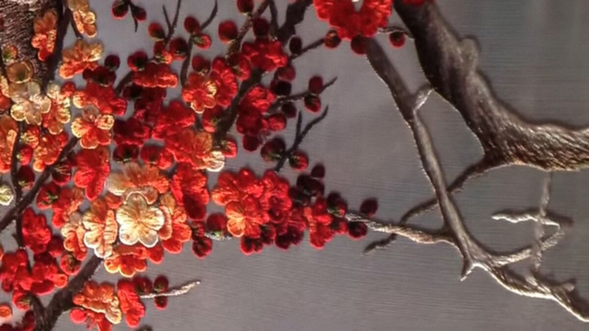 Вот кусочек этой красоты. Ширма полупрозрачная, рамка из красного дерева.