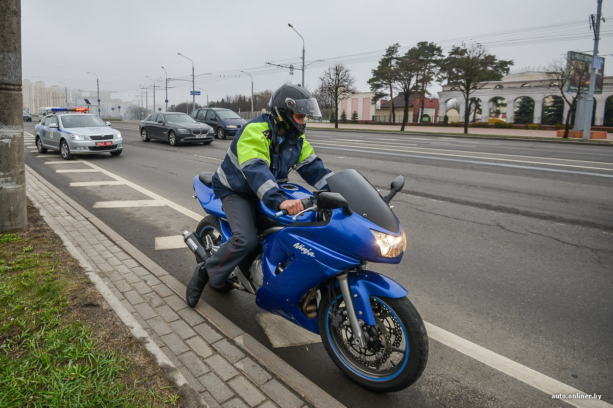 гаишник на мотоцикле