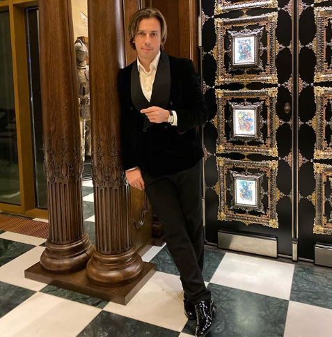 Максим Галкин опубликовал в своих Instagram Stories новые семейные видео. Известный юморист восхитился знаниями своего сына в области математики и письма.