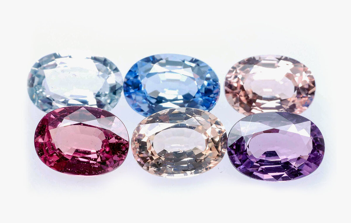 Россыпь разноцветных сапфиров