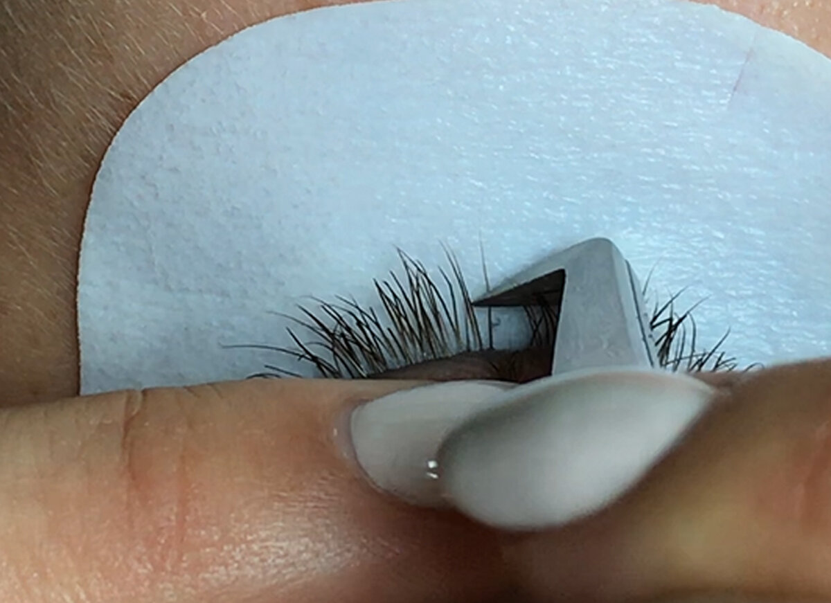 Красные глаза после наращивания ресниц: как лечить и предотвратить
