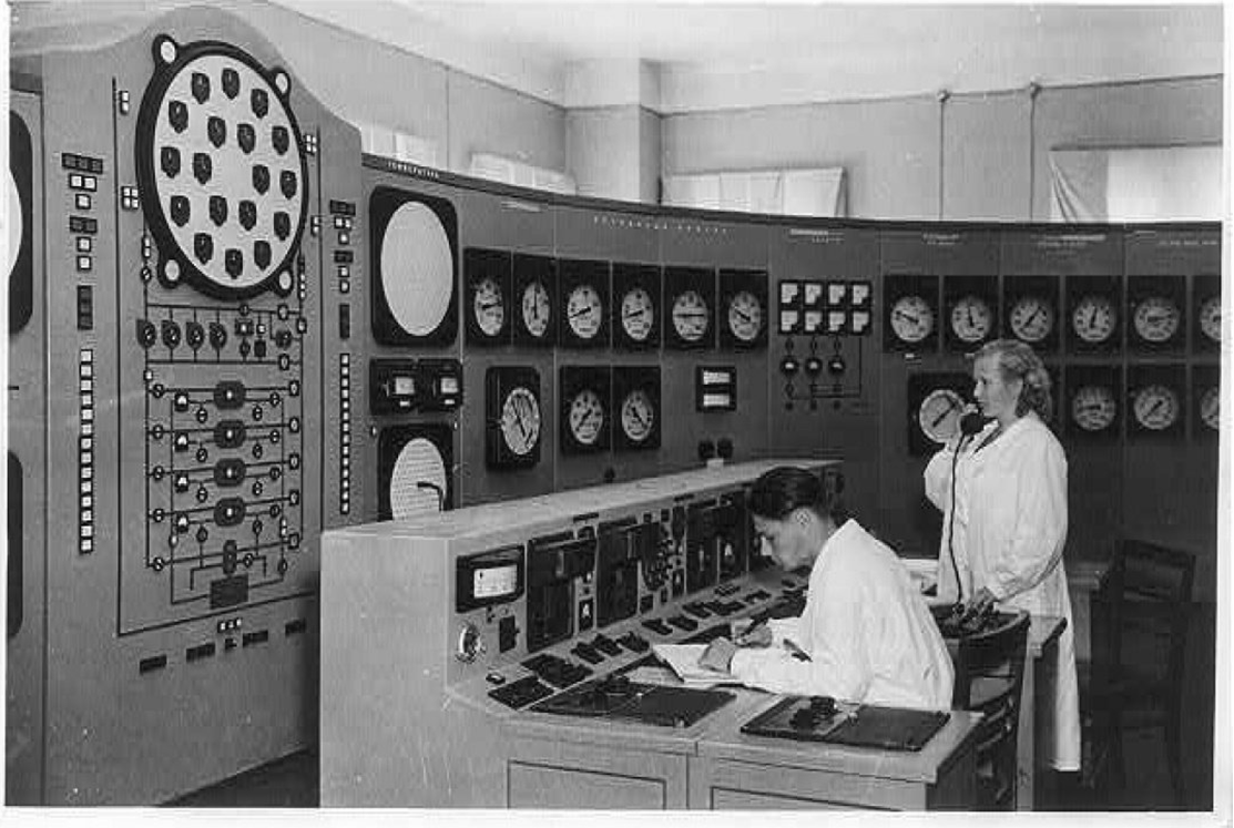 Создание атомной электростанции в ссср. Обнинская АЭС 1954. Первая в мире атомная электростанция в Обнинске 1954. АЭС В Обнинске 1954. Первая АЭС Обнинск 1954.