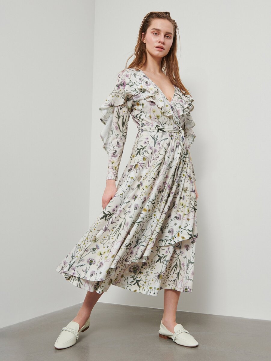 1. Легкое, летящее платье https://www.reserved.com/ru/ru/yn230-mlc/floral-print-dress