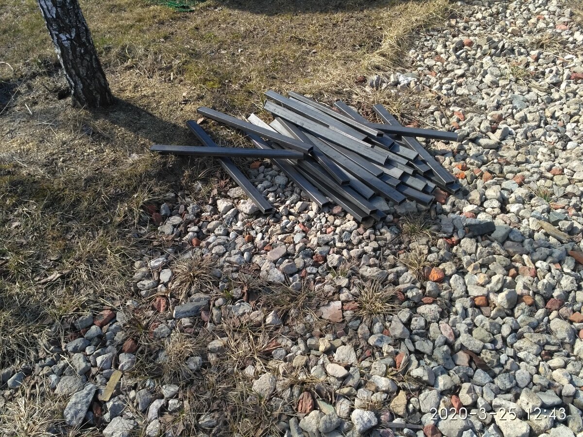 Распиленный в нужный размер швеллер