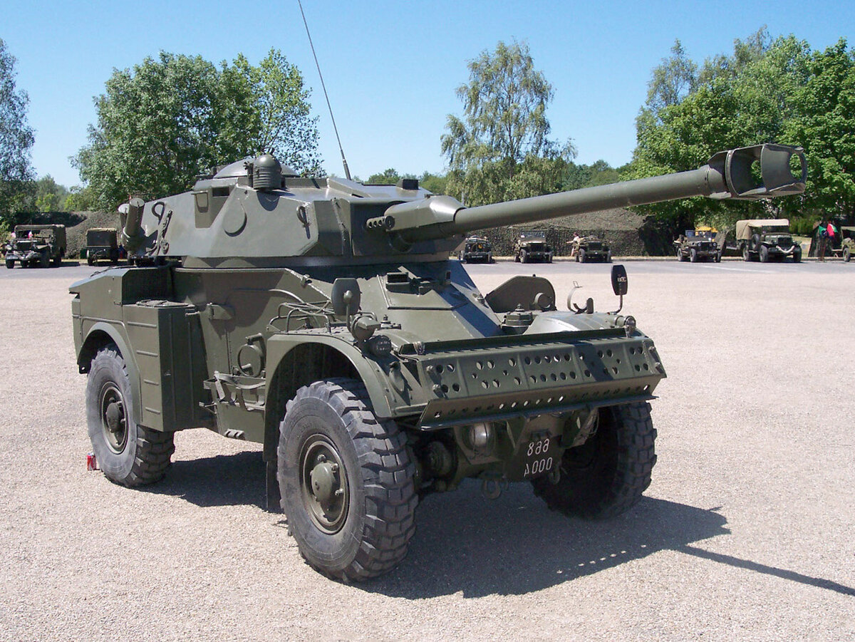 Башня напоминает EBR 105 