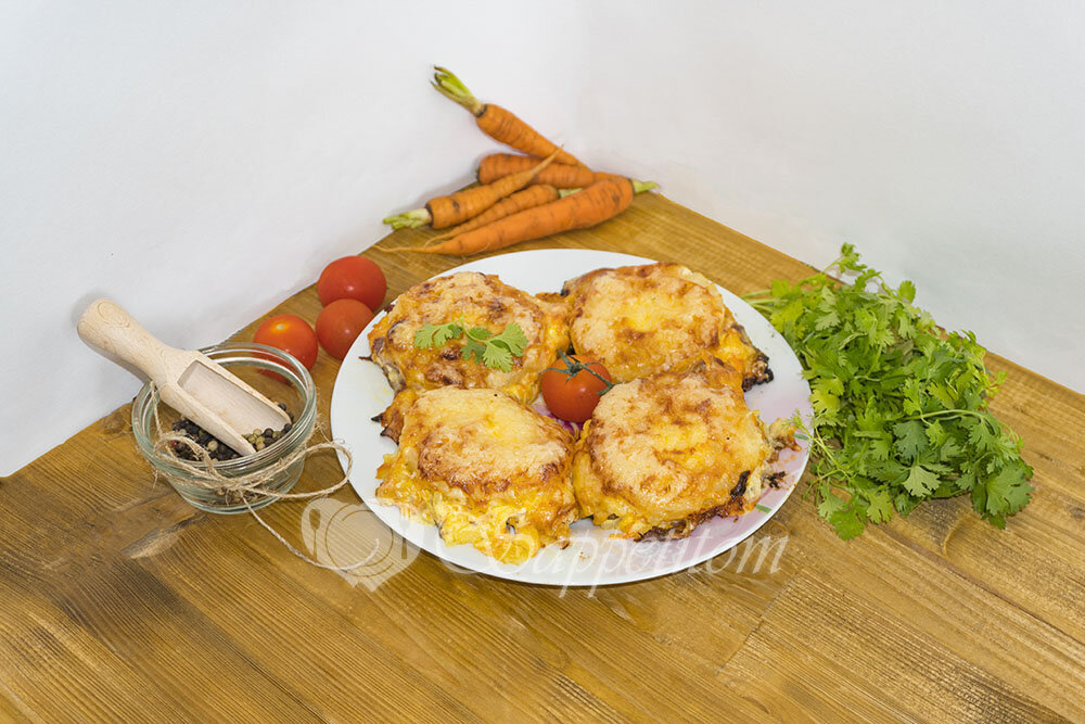 Рецепт отбивная с ананасом и сыром. Отбивные с ананасом. Рулетики из свинины с ананасами и сыром. Свиная отбивная с ананасом и сыром в духовке. Куриная отбивная с ананасом и сыром в духовке.