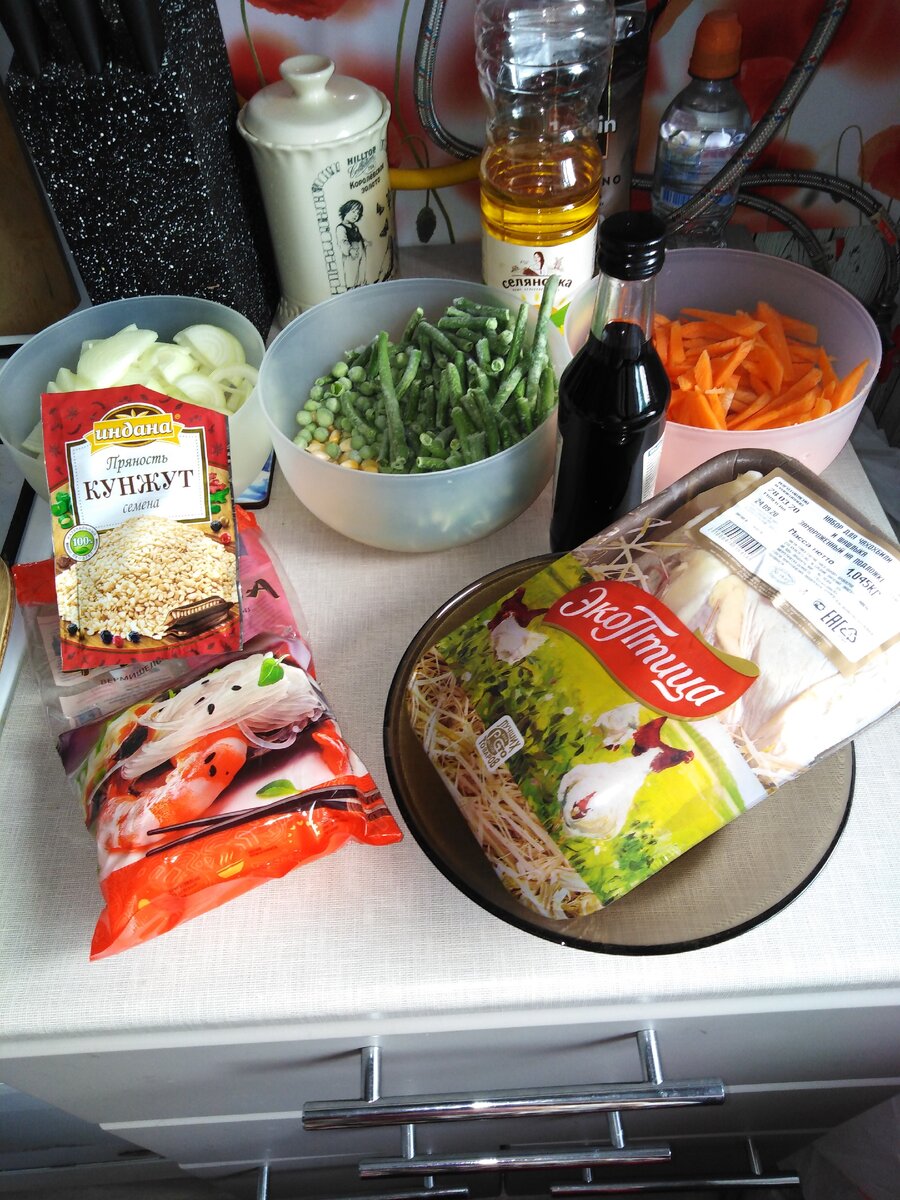 Продукты для фунчозы с курицей и овощами!  Не являются рекламой. 