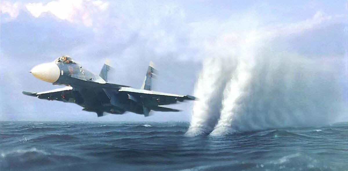 Су-27 полёт над морем.