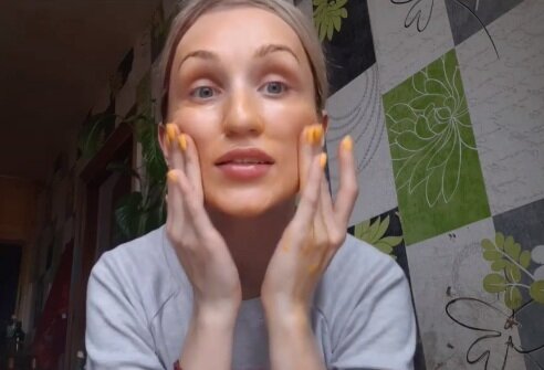 Стала моложе на несколько лет.