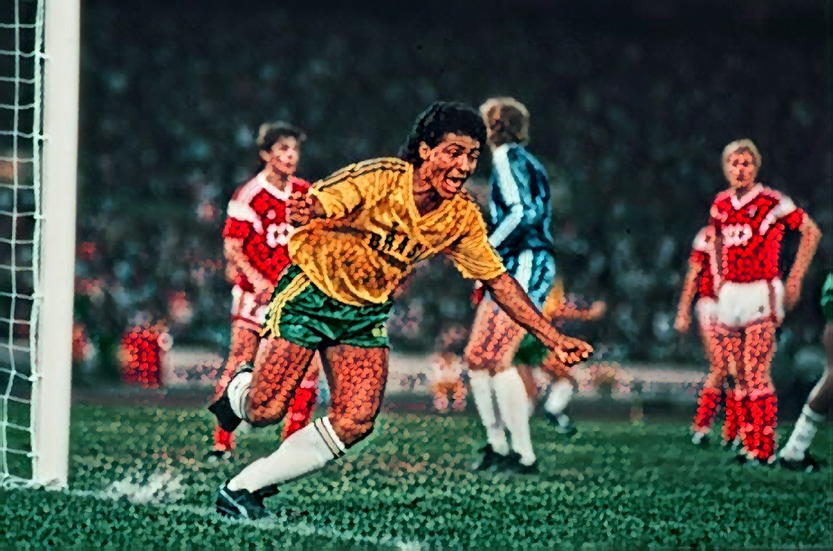 Ромарио забивает гол