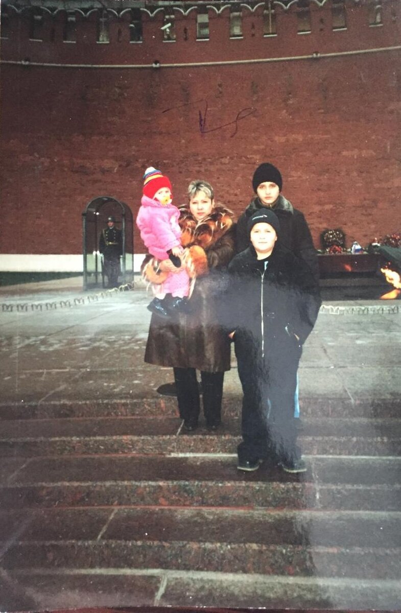 Прошу прощения за качество фото, это был суровый 2004 год и фотоаппарат с пленкой. 
