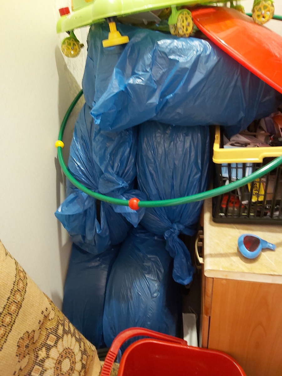 Летняя  резина зимовала в кладовке.