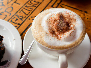 Как взбить молочную пенку для капучино в домашних условиях
